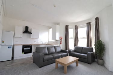 4 bed flat, Claude Road, Plasnewydd, Cardiff, CF243QE - Image 2