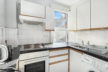 1 bed house, Cowley Road, City Centre, Oxford, OX41JE - Image 2