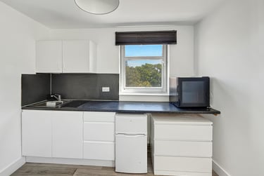 1 bed flat, a Clayponds Lane, London, TW80BN - Image 4