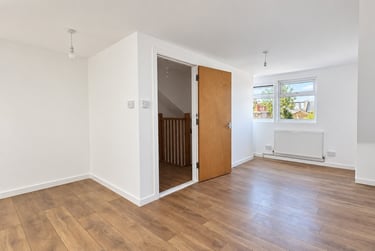 3 bed flat, Oldfield Road, Willesden, London, NW109UD - Image 2