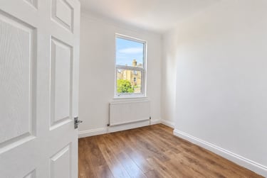 3 bed flat, Oldfield Road, Willesden, London, NW109UD - Image 3