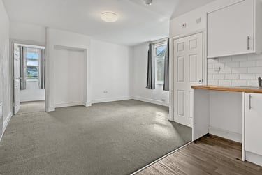 1 bed flat, Newport Road, Roath, Cardiff, CF241RS - Image 5