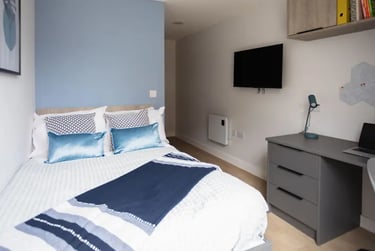 Townhouse Club En-suite at Boutique Student Living - Exeter, 10 Blackboy Road, St James, Exeter, EX46SG - Image 1