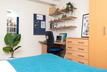 Three bedroom flat - Image 1