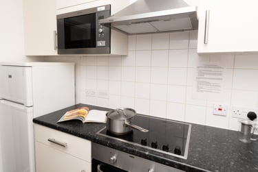 Three bedroom flat - Image 5