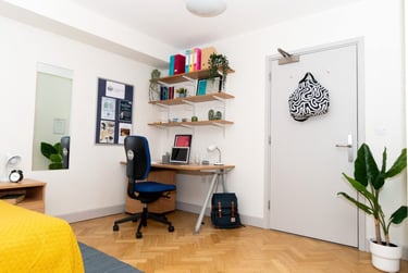 Double en suite room - Image 4