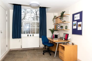 Single room with shared bathroom C (small or basement floor) - Image 2