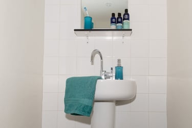 Single room with shared bathroom A (large room) - Image 3