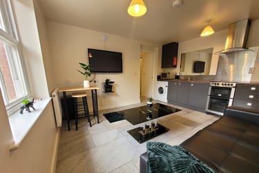 Flat 4 - 2 bedrooms - Image 1