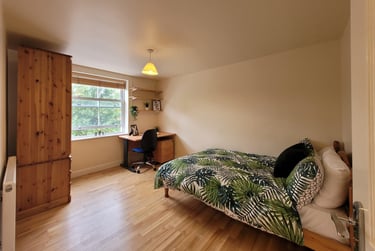 Flat 4 - 2 bedrooms - Image 4