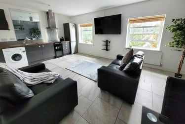 Flat 6 - 4 bedrooms - Image 3