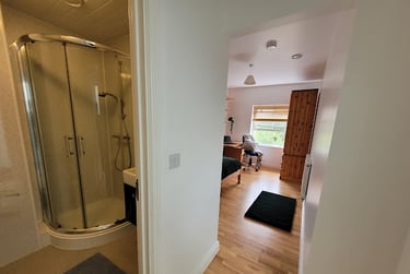 Room 10 En Suite in 11 bed house - Image 3