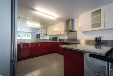 Room 10 En Suite in 11 bed house - Image 8