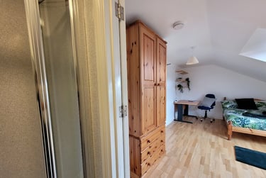 Room 11 Luxury En Suite in 11 bed house - Image 5
