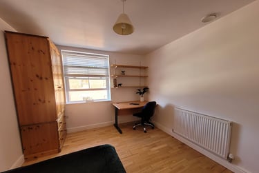 Room 8 in 12 bed house - Image 2