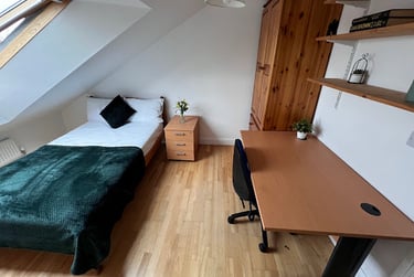 Room 11 in 12 bed house - Image 2