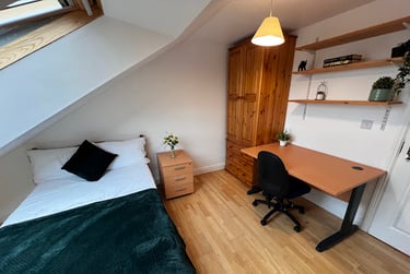 Room 11 in 12 bed house - Image 3