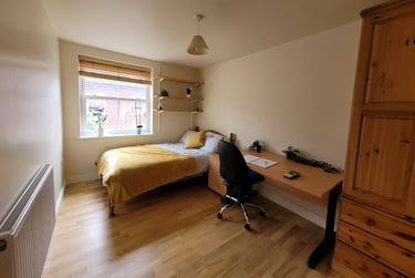 Room 3 Ensuite in 11 bed house - Image 5