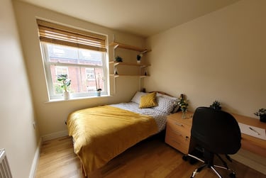 Room 3 Ensuite in 11 bed house - Image 3