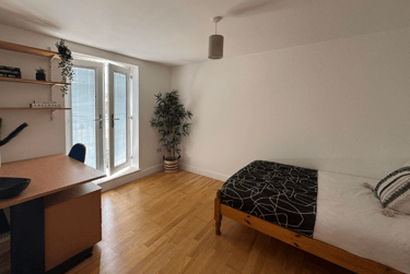 Flat 2- 1 Bedroom - Image 5
