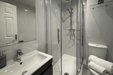 Flat 5- 1 Bedroom - Image 6