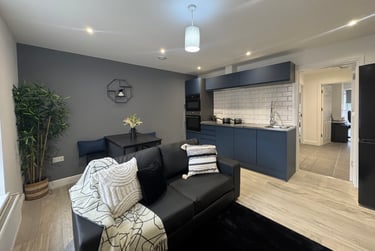 Flat 1 - 2 bedrooms - Image 2