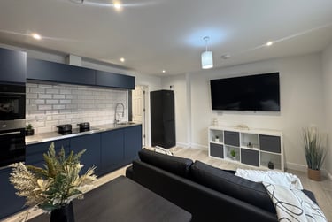 Flat 1 - 2 bedrooms - Image 1