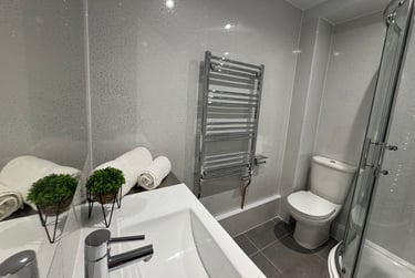 Flat 1 - 2 bedrooms - Image 7