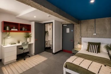 The Bigger Balcony Room - Image 3