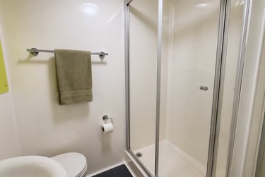 En-suite Room - Image 8
