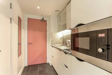 Penthouse Studio - Image 6