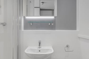 Deluxe Studio - Image 5