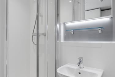 Penthouse Studio - Image 4