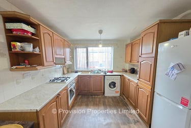 4 bed house, Consort View, Hyde Park, Leeds, LS31NX - Image 1