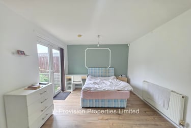 4 bed house, Consort View, Hyde Park, Leeds, LS31NX - Image 2