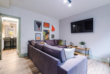 5 bed house, Welton Place, Hyde Park, Leeds, LS61EW - Image 1