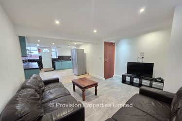 6 bed house, Cardigan Lane, Burley, Leeds, LS42LN - Image 1