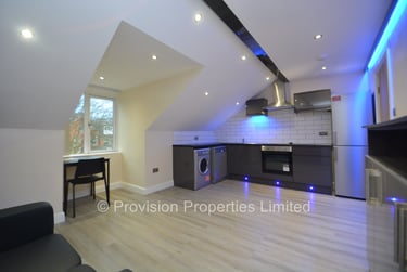 1 bed flat, Victoria Road, Hyde Park, Leeds, LS61DU - Image 1