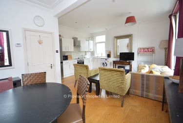 4 bed house, Regent Park Avenue, Rampart Road, Leeds, LS62AU - Image 1