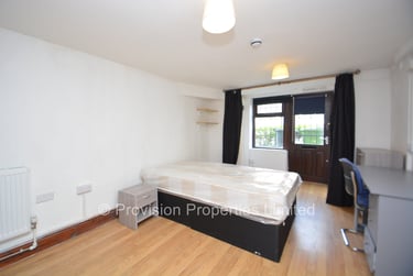 8 bed house, Manor Drive, Hyde Park, Leeds, LS61DD - Image 6