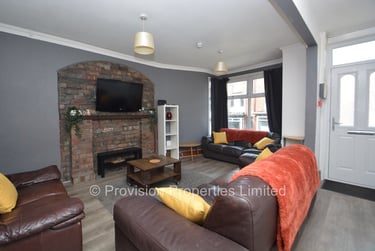 8 bed house, Manor Drive, Hyde Park, Leeds, LS61DD - Image 1