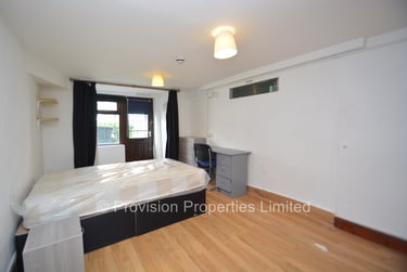 8 bed house, Manor Drive, Hyde Park, Leeds, LS61DD - Image 7