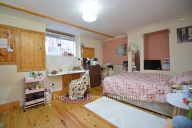 4 bed flat, St Johns Avenue, Hyde Park, Leeds, LS61AW - Image 2