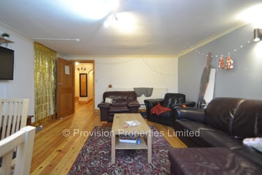 4 bed flat, St Johns Avenue, Hyde Park, Leeds, LS61AW - Image 1