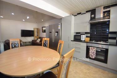6 bed house, Mayville Road, Hyde Park, Leeds, LS61NF - Image 1