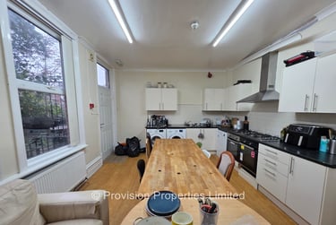 14 bed house, North Grange Road, Headingley, Leeds, LS62BR - Image 2