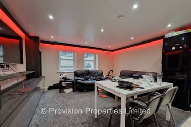 4 bed flat, North Grange Road, Headingley, Leeds, LS62BR - Image 1