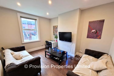 6 bed house, Ebor Mount, Hyde Park, Leeds, LS61NS - Image 1