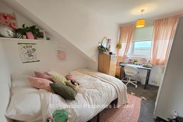 6 bed house, Ebor Mount, Hyde Park, Leeds, LS61NS - Image 2