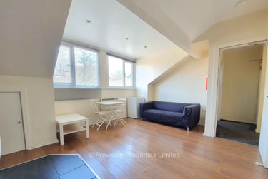 2 bed flat, Moorland Avenue, Hyde Park, Leeds, LS61AP - Image 2